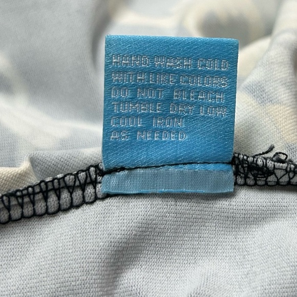 J. McLaughlin Chain Print Catalina Dress
Wrinkle Resistant Coastal Closet Staple - Picture 11 of 11